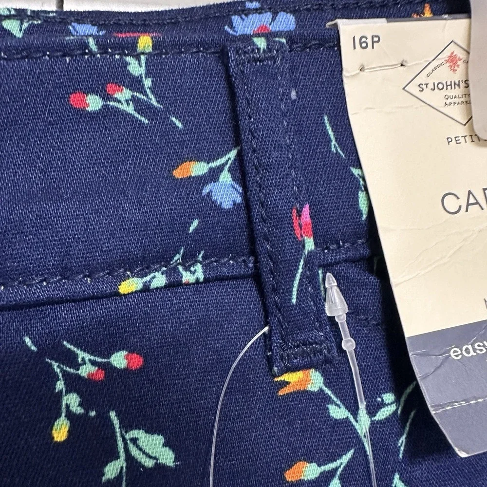 St. John's Bay Women 16P Petite Capri Blue Flower Mid Rise SecretlySlender Pants